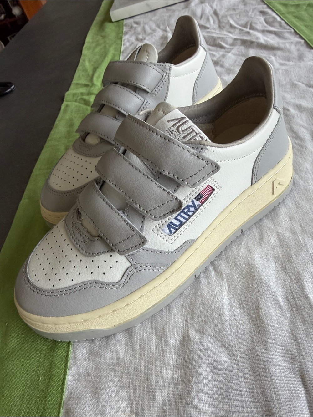 BRAND NEW Autry Kids Velcro Sneakers in White and Light Gray